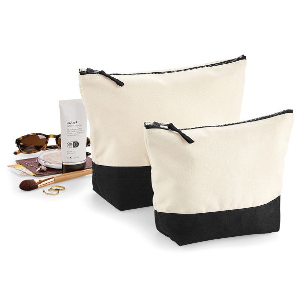 Pochette Ricamate Personalizzate W544M il regalo perfetto per ogni occasione veloce  Se stai cercando un’idea regalo unica, elegante e personalizzata, le Pochette Ricamate Personalizzate W544M sono la scelta ideale. Disponibili su T-ShirtMaker.it, queste pochette sono il risultato di un’attenta lavorazione artigianale che unisce stile e personalizzazione. Con la possibilità di ricamare foto, dediche o frasi personali, le Pochette Pochette Ricamate Personalizzate W544Mdiventano un oggetto unico e irripetibile, perfetto per celebrare momenti speciali come matrimoni, anniversari, compleanni o semplicemente per fare un regalo indimenticabile.